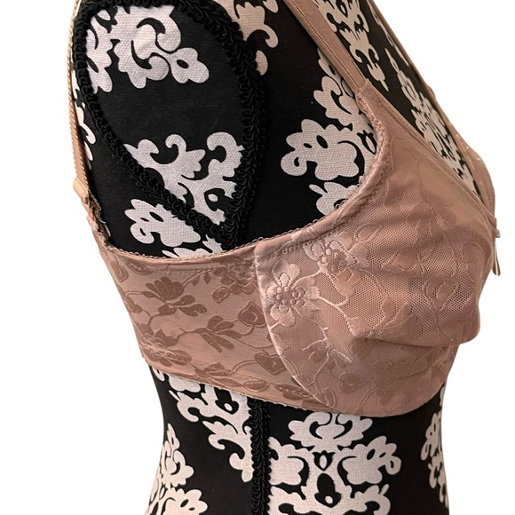 Wacoal  Underwire Bra with Molded Cups - Picture 4 of 5